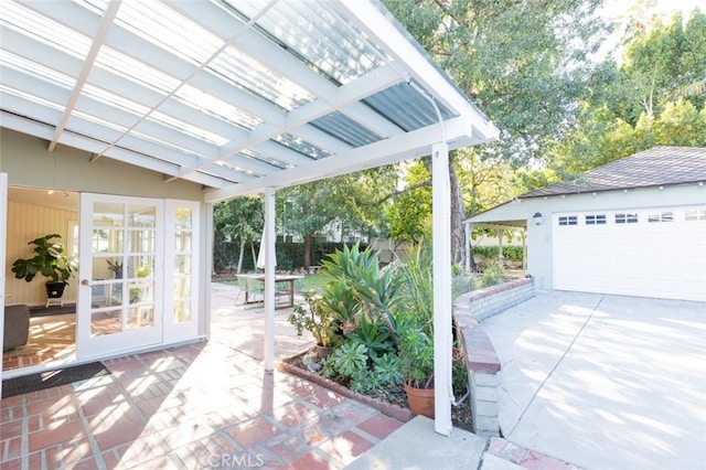 sunroom / solarium featuring vaulted ceiling and a healthy amount of sunlight