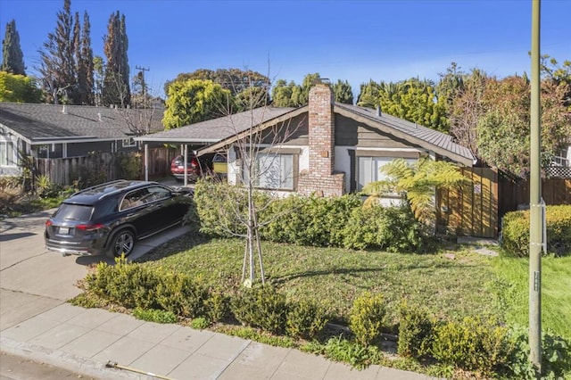 view of front of property with a front yard