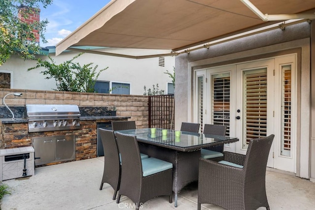 view of patio featuring exterior kitchen and grilling area