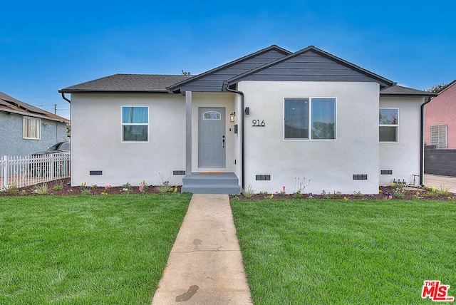 view of front of property with a front yard