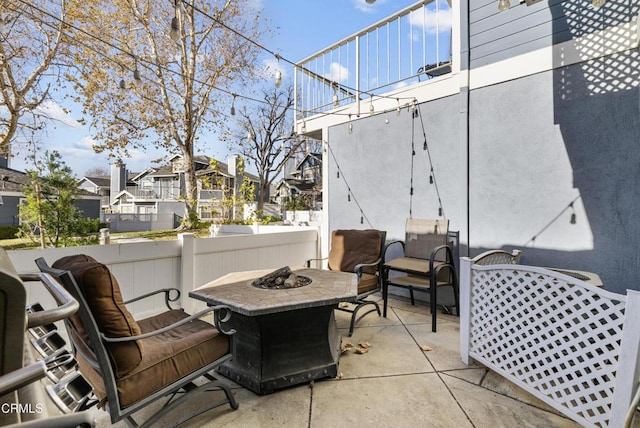 view of patio featuring an outdoor fire pit