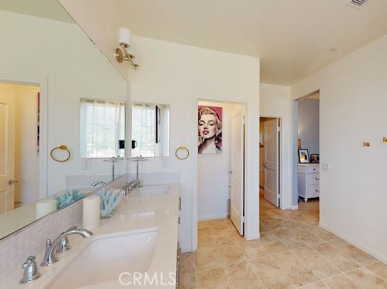 bathroom featuring sink