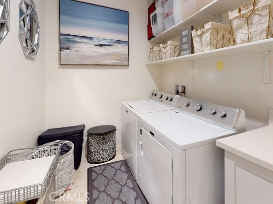 laundry room with washing machine and dryer