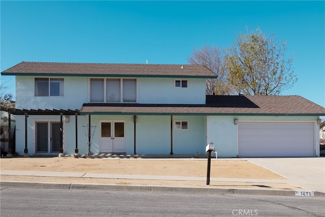 view of front property featuring a garage