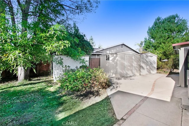 view of yard featuring a patio area and a storage unit