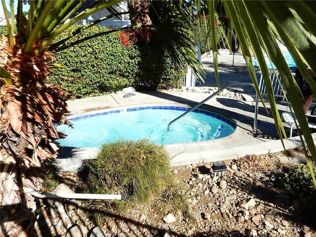 view of pool featuring an in ground hot tub