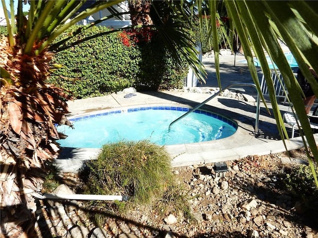 42278 Dunes View Rd Unit 28, Rancho Mirage, CA 92270 - view of swimming pool with an in-ground hot tub