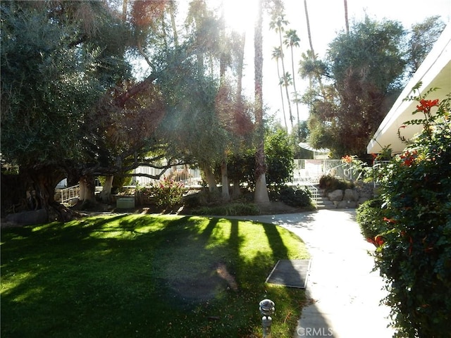 42278 Dunes View Rd Unit 28, Rancho Mirage, CA 92270 - view of grassy yard
