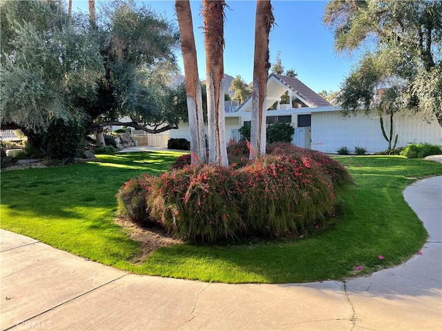 42278 Dunes View Rd Unit 28, Rancho Mirage, CA 92270 - view of front of house with a front lawn