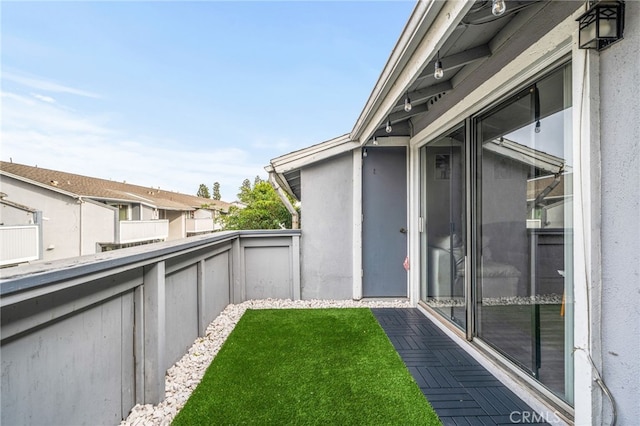 view of yard featuring a balcony