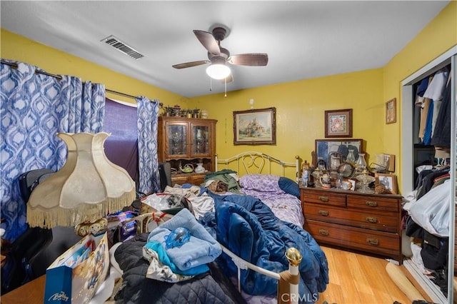 bedroom with ceiling fan, a closet, and hardwood / wood-style floors