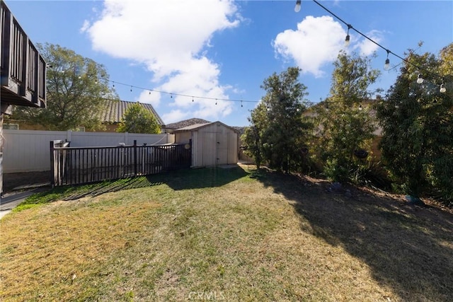 view of yard with a storage shed