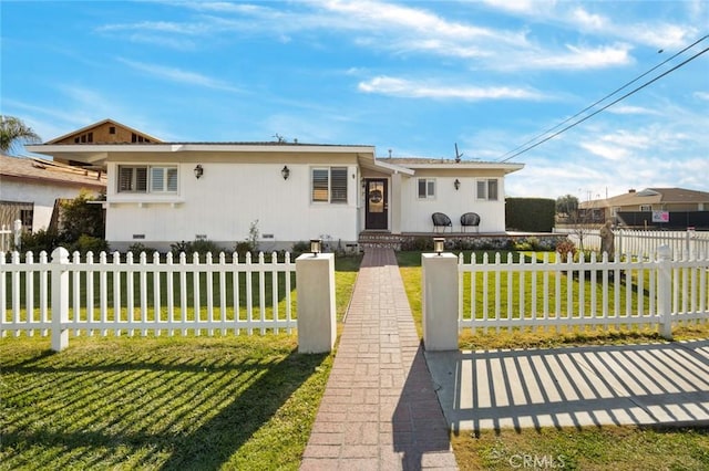 view of front of property with a front yard