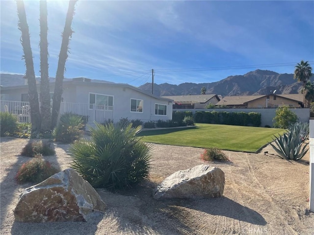 view of yard with a mountain view