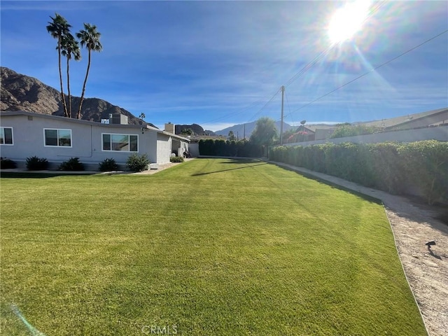 view of yard with a mountain view