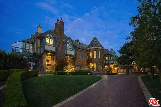 view of front of property with a lawn