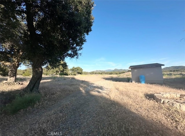 view of yard featuring a rural view