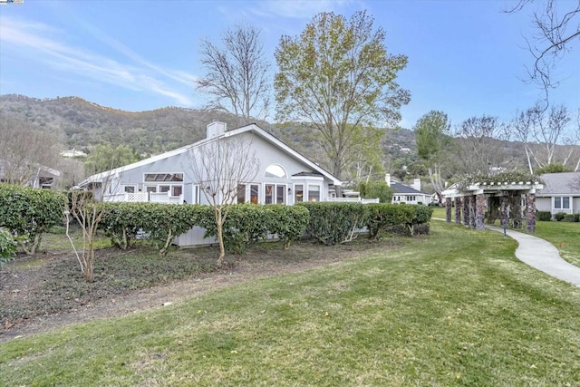 view of yard with a mountain view