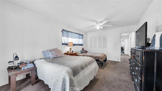 bedroom featuring ceiling fan, a textured ceiling, dark carpet, and a closet