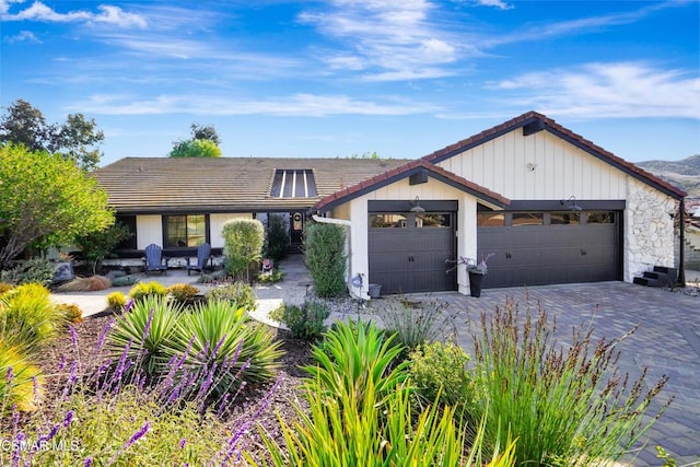 view of front of house featuring a garage