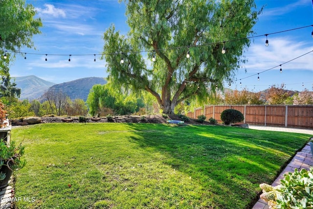 view of yard with a mountain view