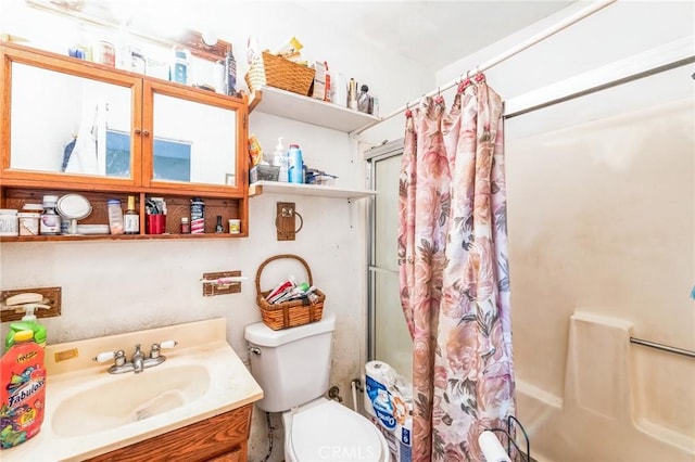 full bathroom featuring toilet, shower / tub combo, and vanity