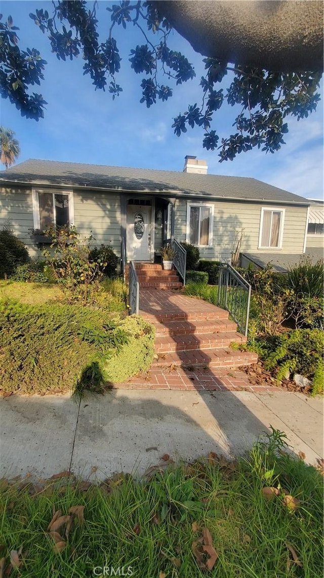 view of front of property