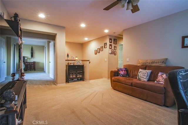 carpeted living room featuring ceiling fan