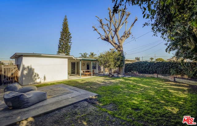 view of yard with a patio area