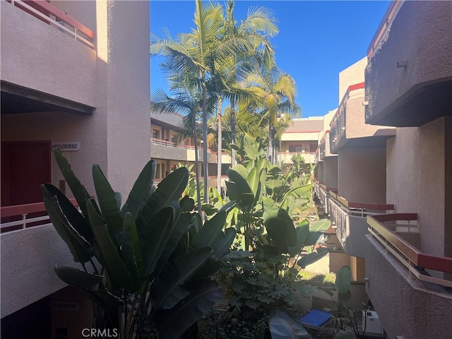 view of yard featuring a balcony