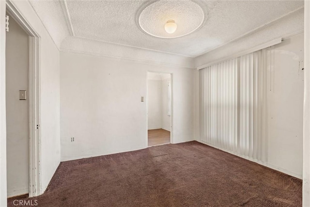 carpeted spare room featuring a textured ceiling