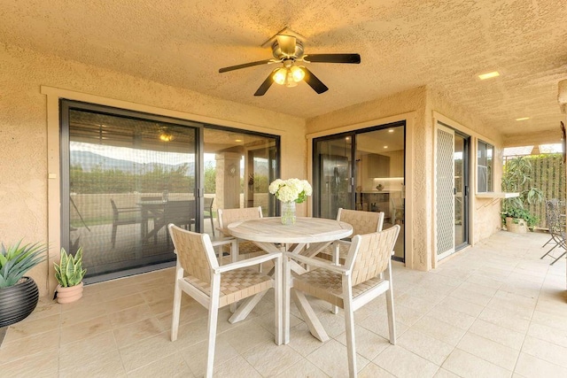 sunroom with ceiling fan