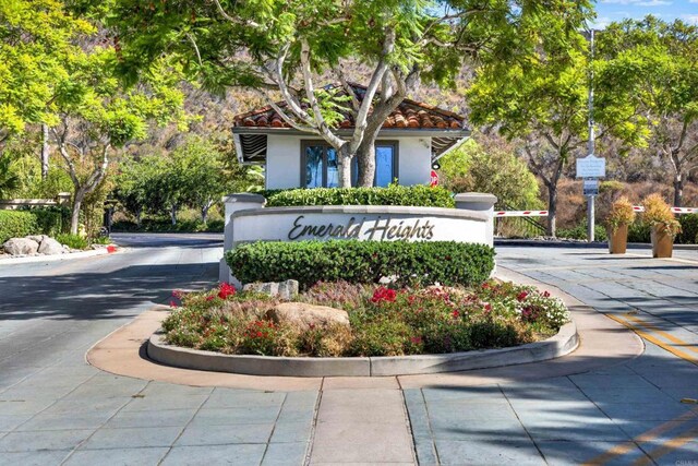 view of community / neighborhood sign