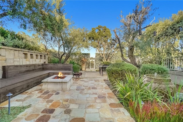 view of patio with an outdoor fire pit