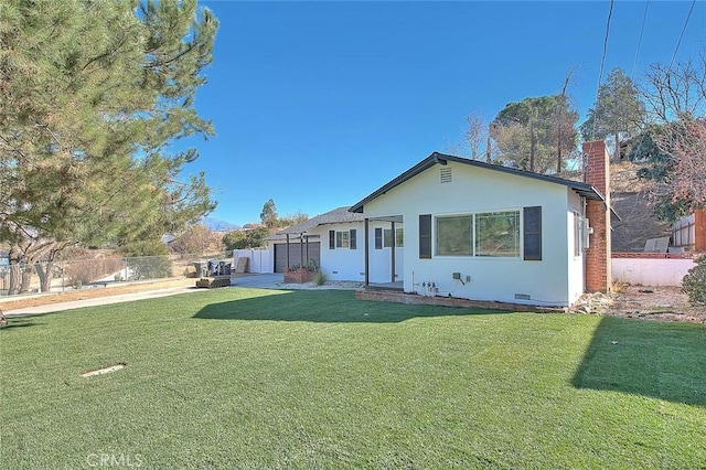 view of front facade featuring a front yard