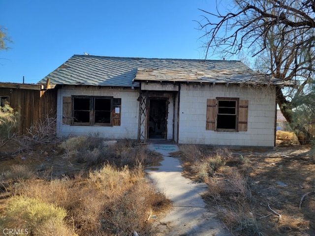 view of front of property