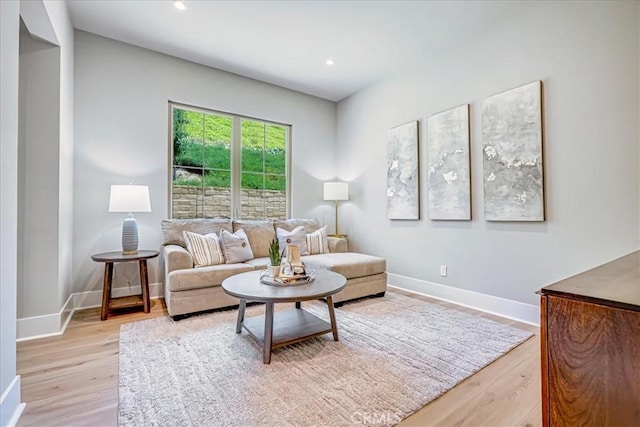 living area with light wood-style floors, recessed lighting, and baseboards