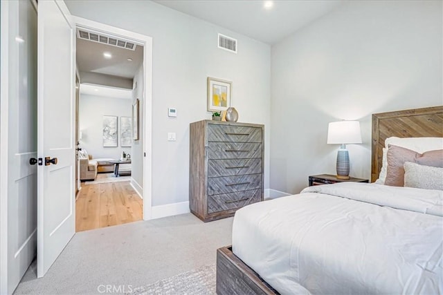 bedroom featuring light colored carpet, visible vents, baseboards, and recessed lighting