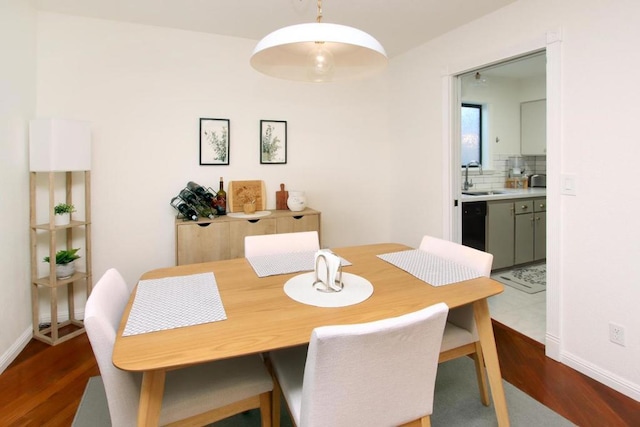 dining area featuring sink and dark hardwood / wood-style floors