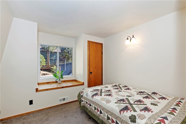 bedroom with carpet flooring