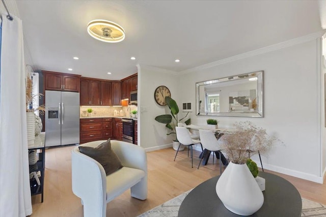 kitchen featuring crown molding, appliances with stainless steel finishes, light hardwood / wood-style floors, and backsplash