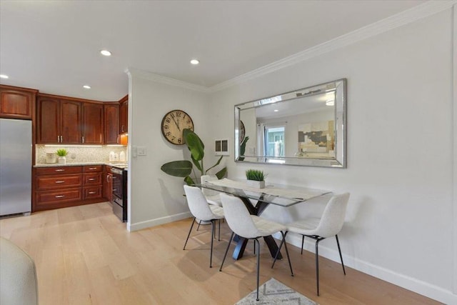 dining space featuring crown molding and light hardwood / wood-style floors