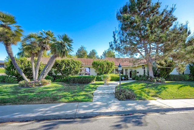 view of front of property with a front lawn