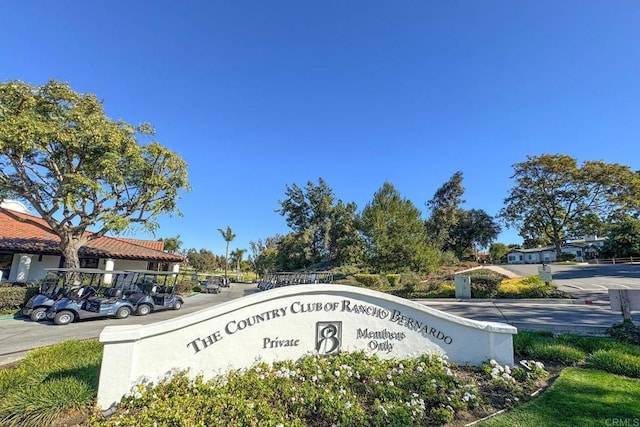 view of community / neighborhood sign