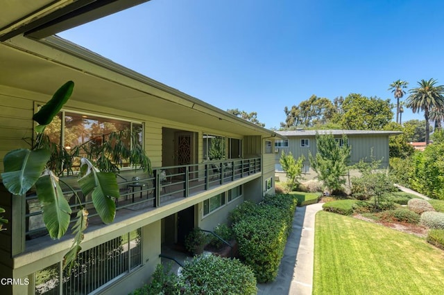 exterior space featuring a balcony