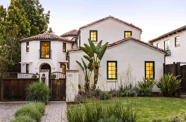 view of mediterranean / spanish-style house