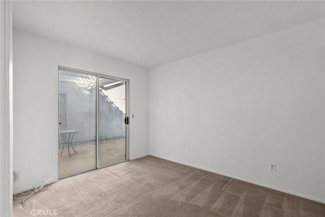 unfurnished room featuring carpet