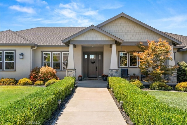 view of front facade with a front lawn