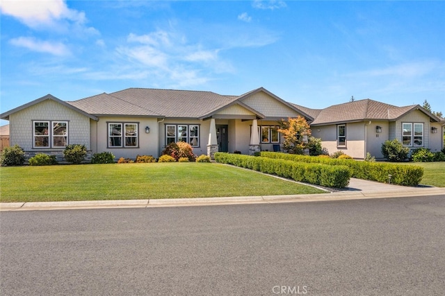 view of front of property featuring a front lawn