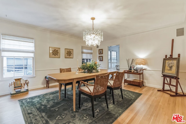 dining room with crown molding, plenty of natural light, a chandelier, and light hardwood / wood-style floors